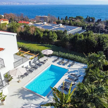 Palma-2 By Interhome Lovran