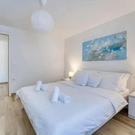 Palma-2 By Interhome Lovran