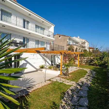 Palma-2 By Interhome * Laurana